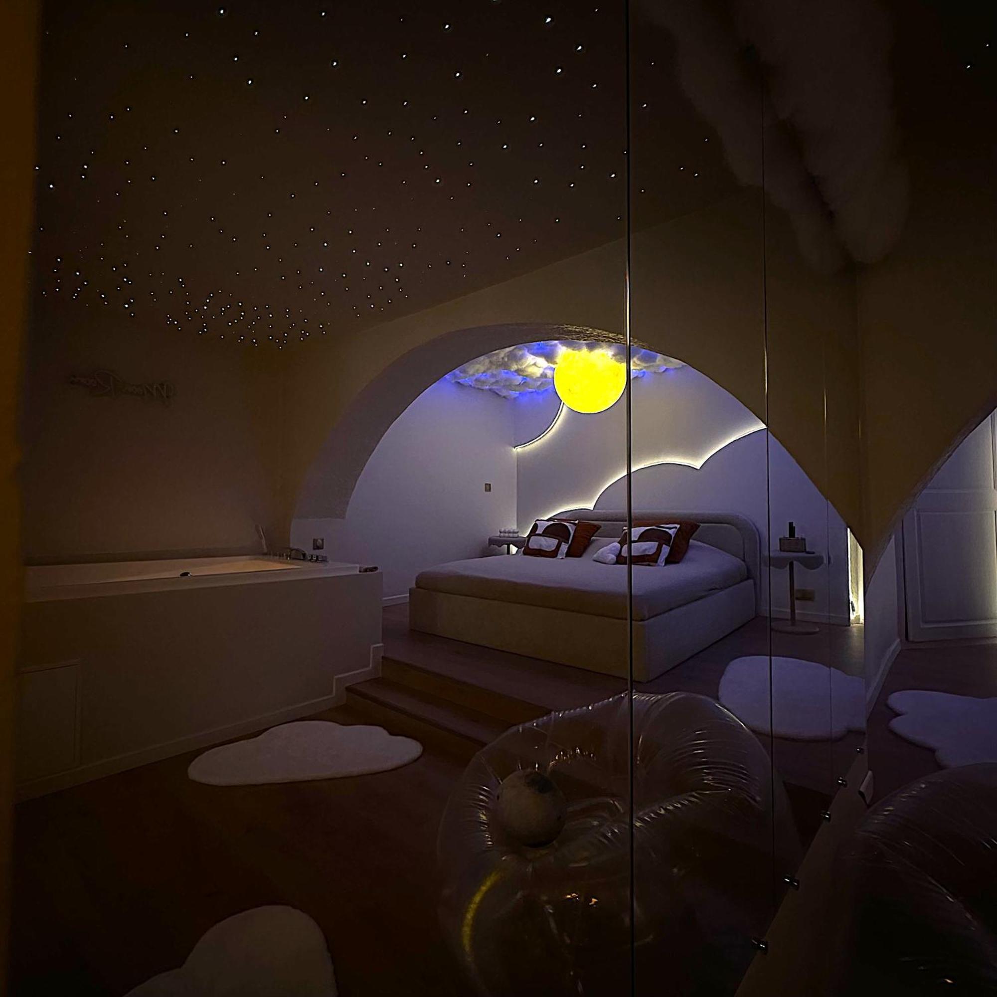 Moon Room, Nuit Insolite - Ollioules Toulon Var Eksteriør billede